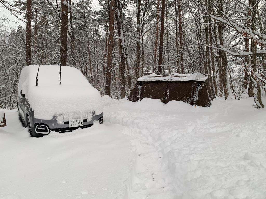 今年初雪中キャンプ！